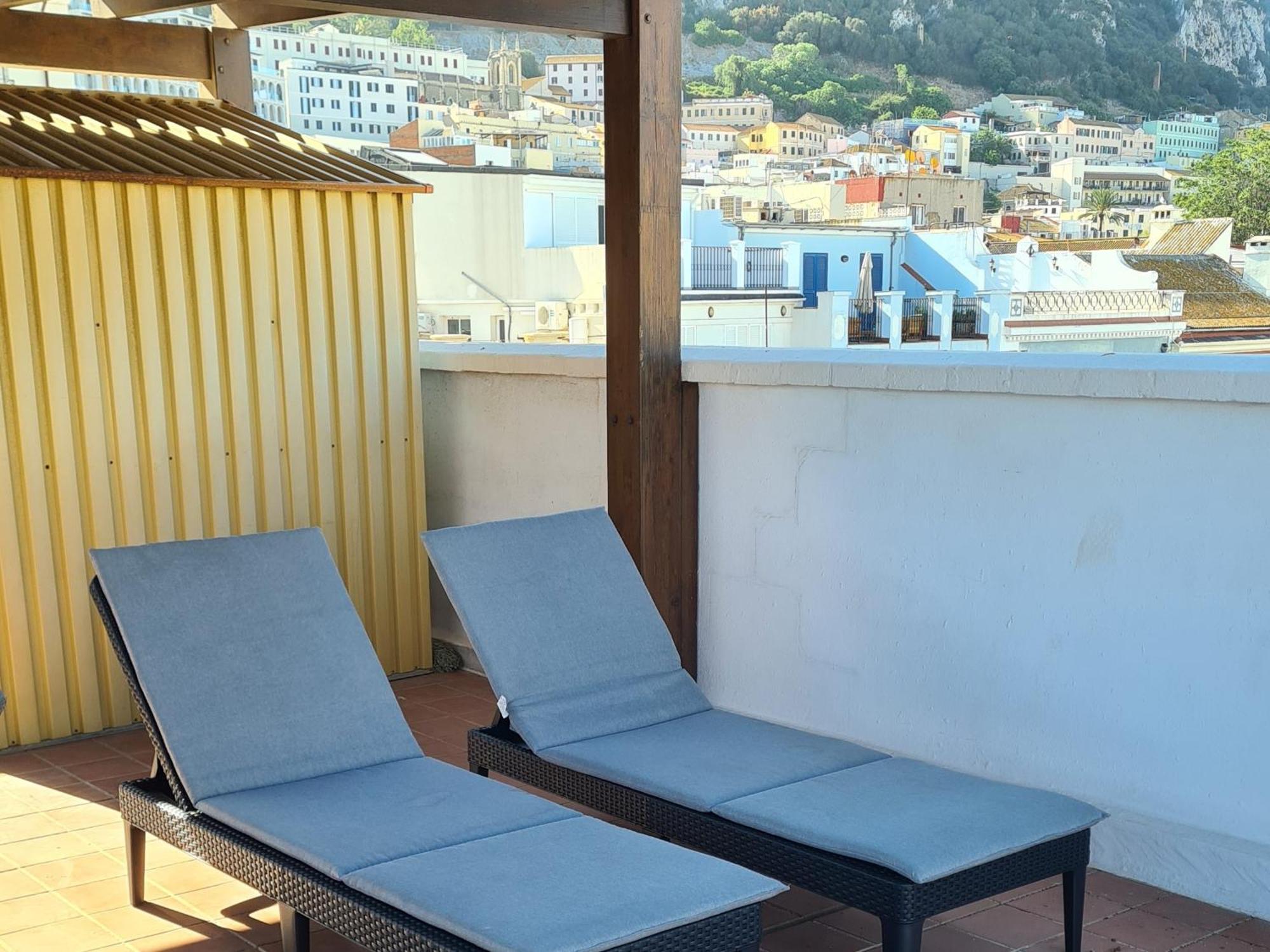 Gibraltar Town Centre Flat With Roof Terrace Apartment Exterior photo